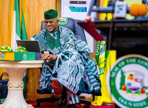Abiodun Pays N20,000 As End Of Year Bonus To Pensioners