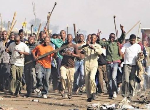 Clash Between Nigerian Navy Personnel And Youths Sparks Violent Shootout In Lagos Border Community
