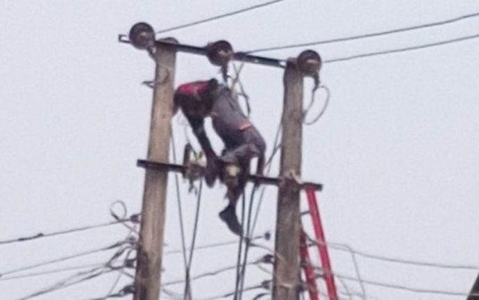 Electrician Dies By Electrocution In Lagos While Reconnecting Power Cables