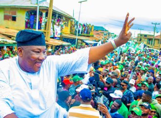 Video :Alleged Assassination Attempt On ADC Candidate Najeem Salaam At Osun Polling Unit