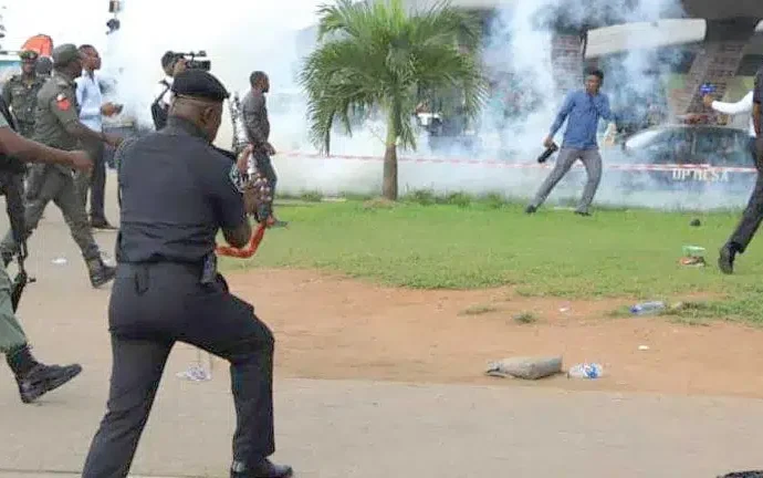 Police Fire Teargas At Pensioners Protesting At Lagos House