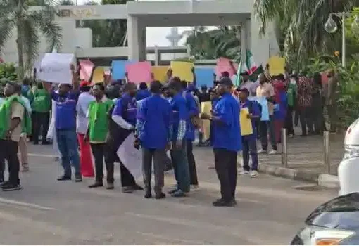 Workers Block Abuja Hotel, Protest Alleged Unfair Labour Practices