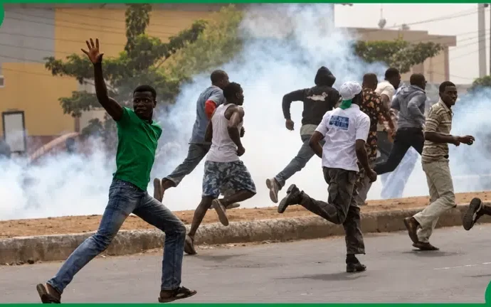 Lagos Hoodlums Attack Army Officer, Wife, Steal ₦300,000